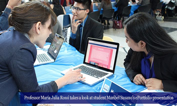 Professor María Julia Rossi takes a look at student Maribel Susano’s e-Portfolio presentation